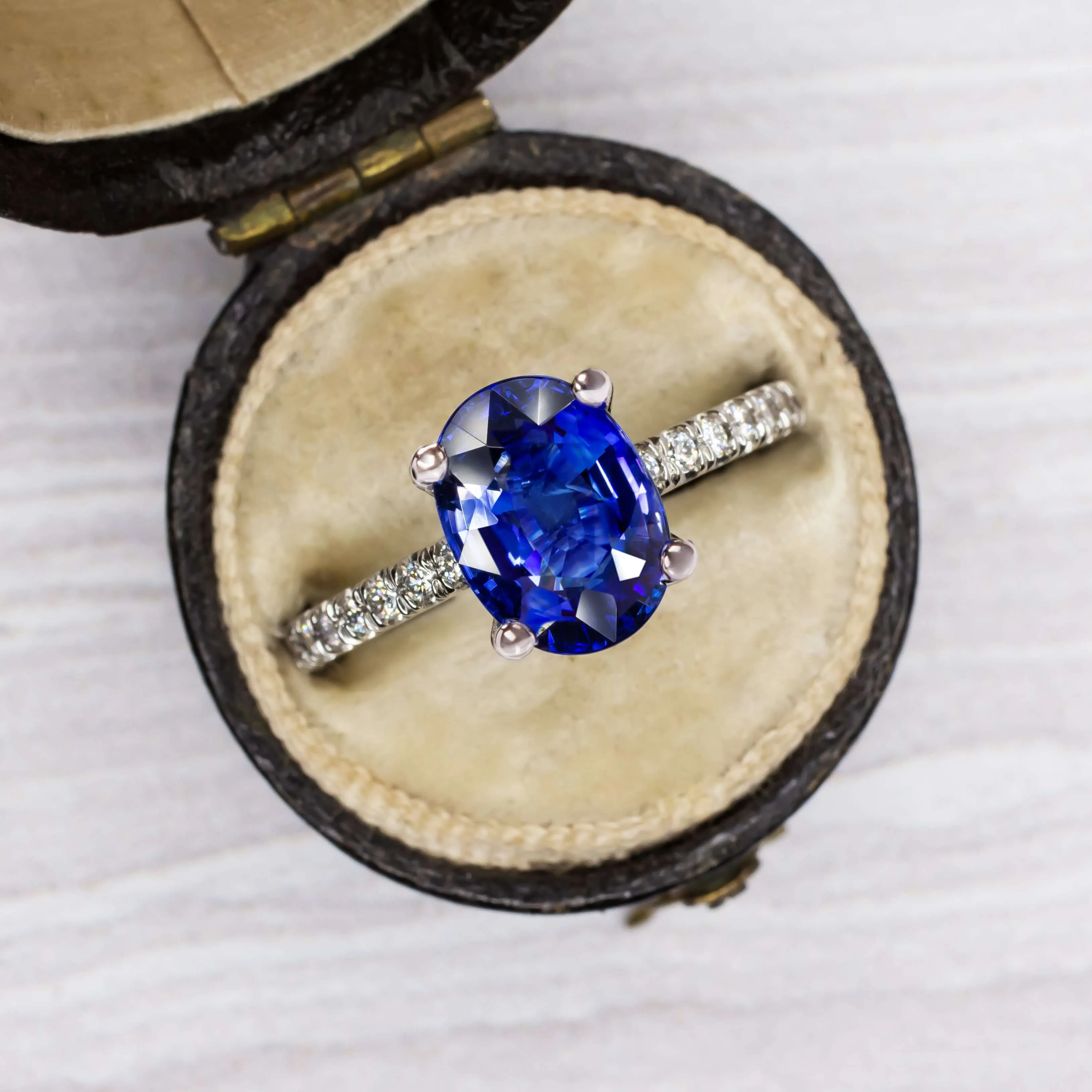 3 CARAT OVAL SHAPE SAPPHIRE DIAMOND RING PLATINUM ENGAGEMENT COCKTAIL PAVE BAND