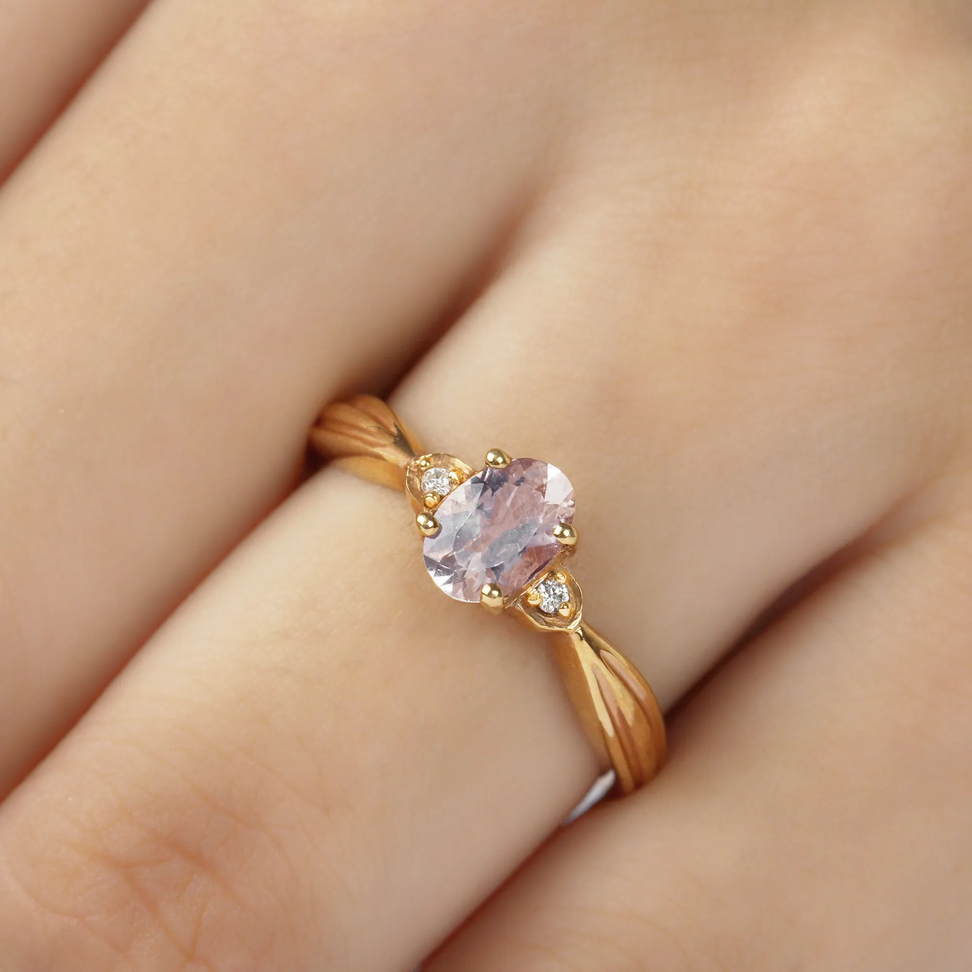 3/4 CT Oval Cut Morganite Solitaire Ring with Diamond