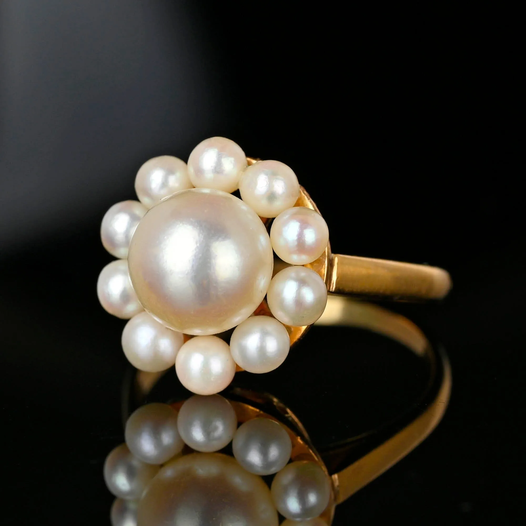 Exceptional 18K Gold Halo Cluster Pearl Ring