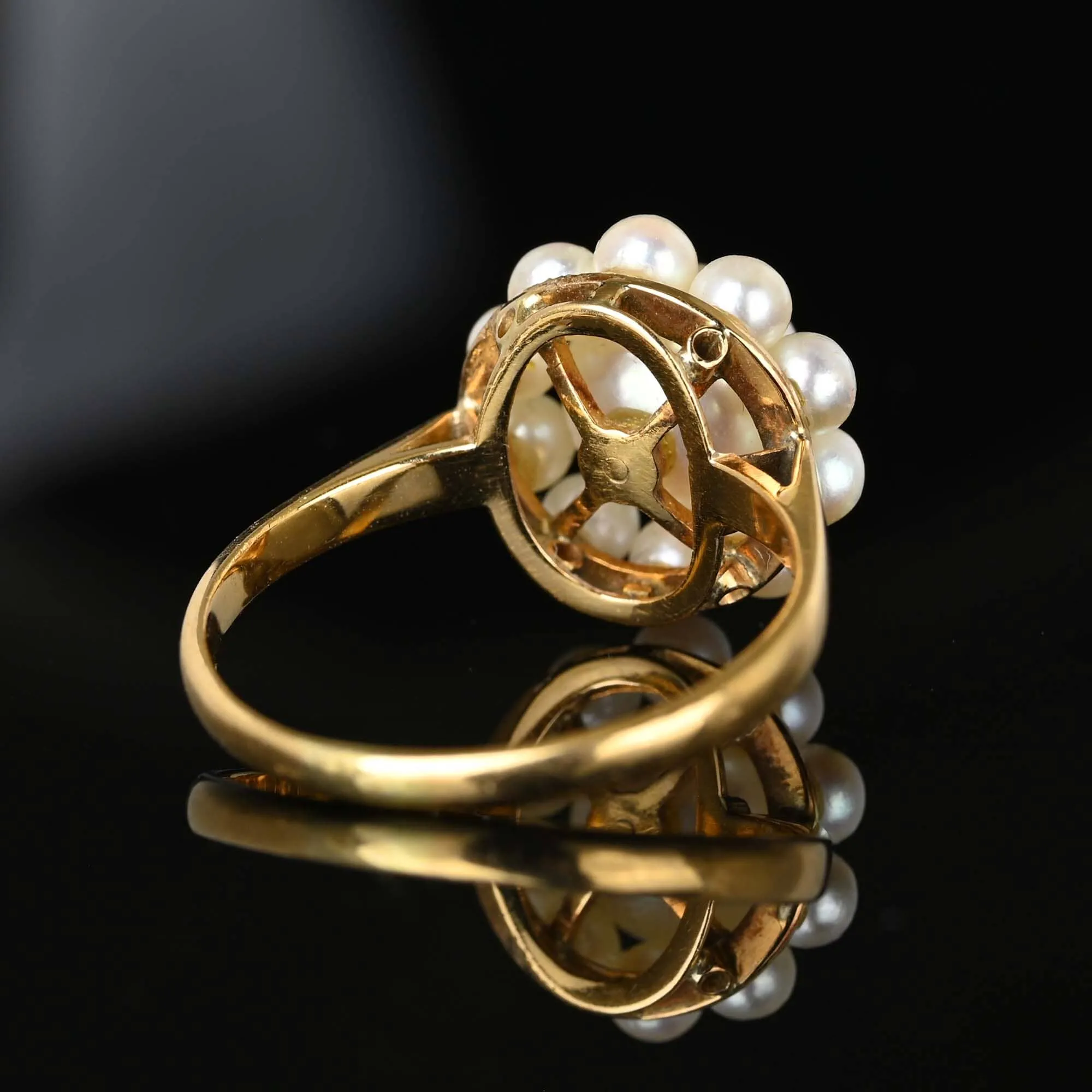 Exceptional 18K Gold Halo Cluster Pearl Ring