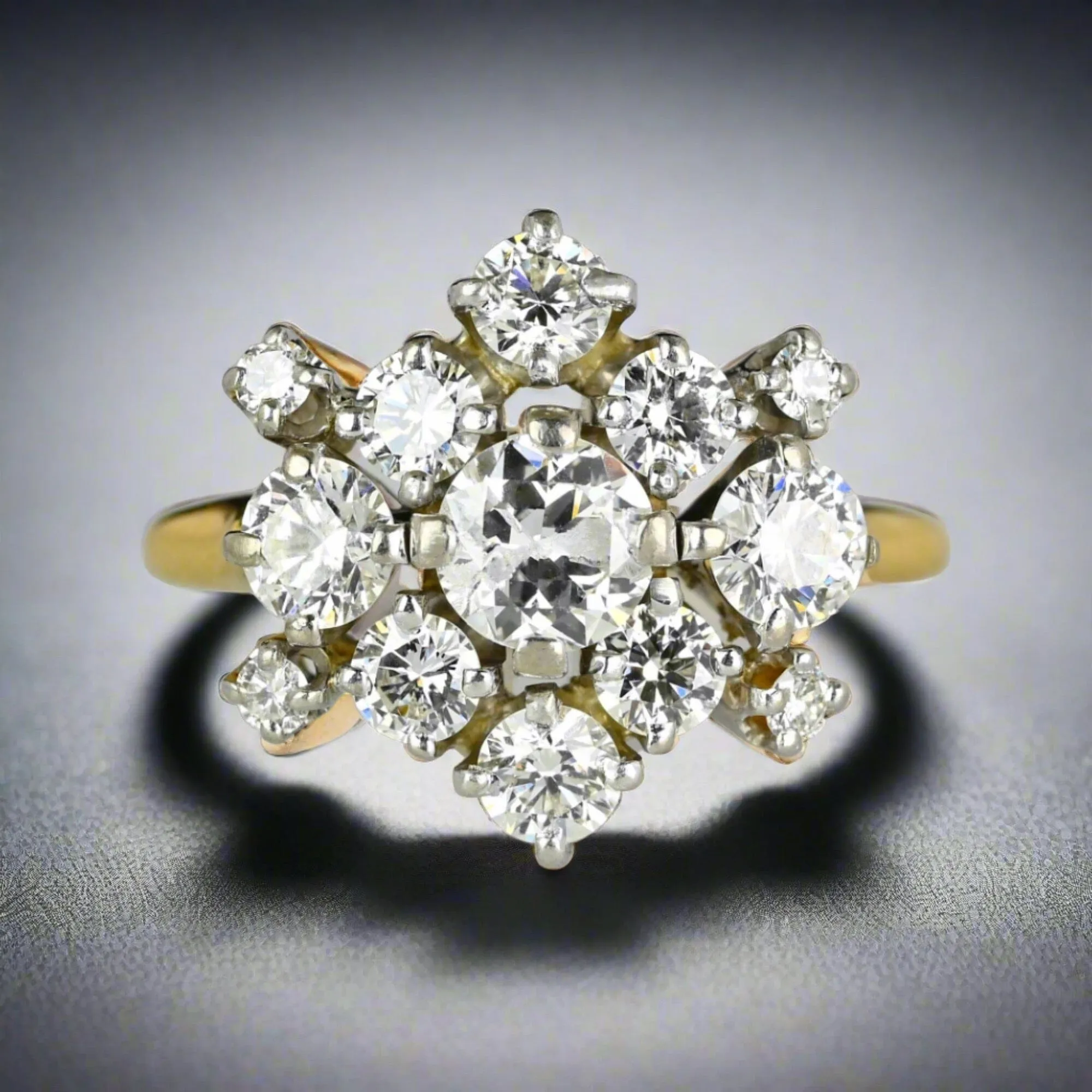 Exquisite Retro 18K Gold Diamond Cluster Ring