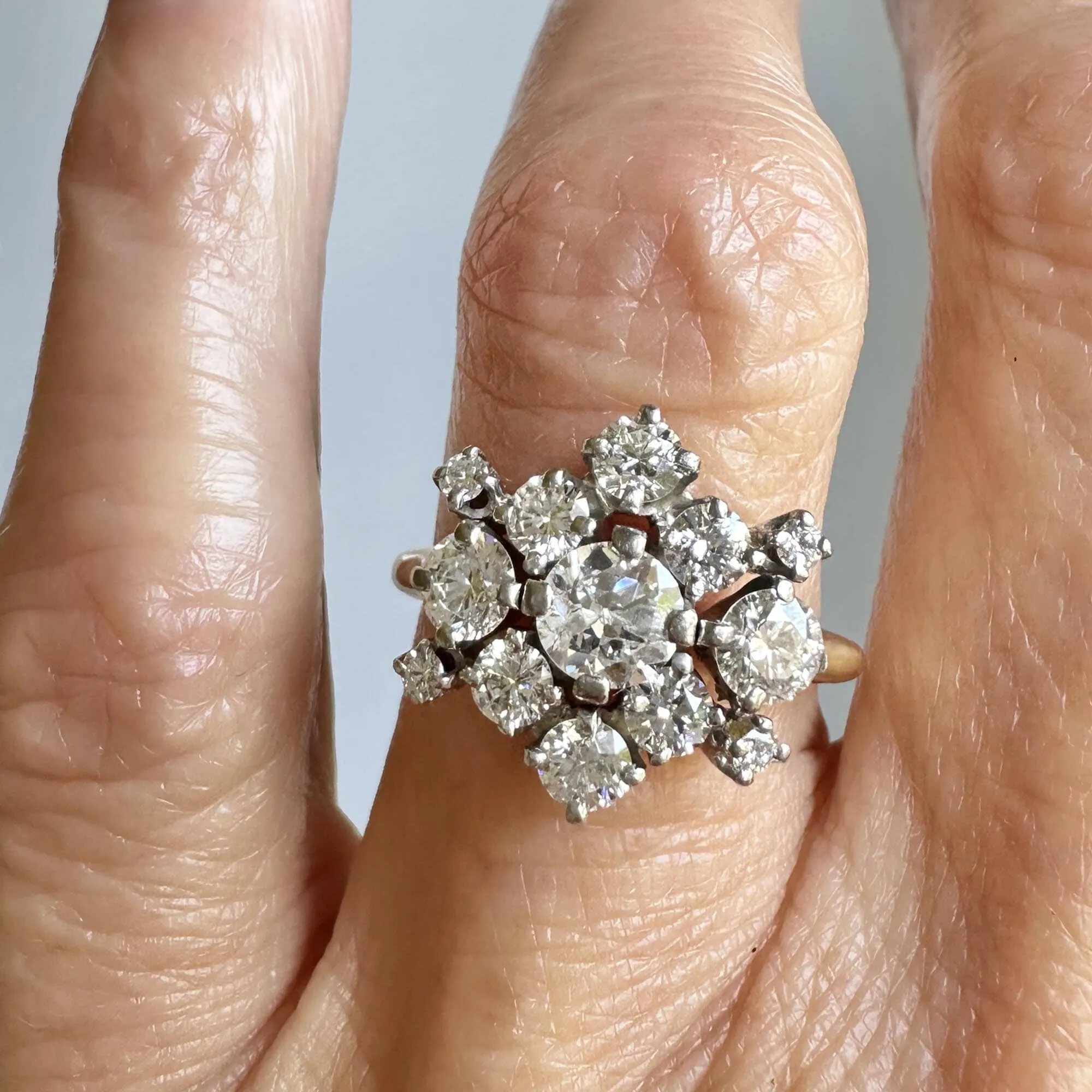 Exquisite Retro 18K Gold Diamond Cluster Ring