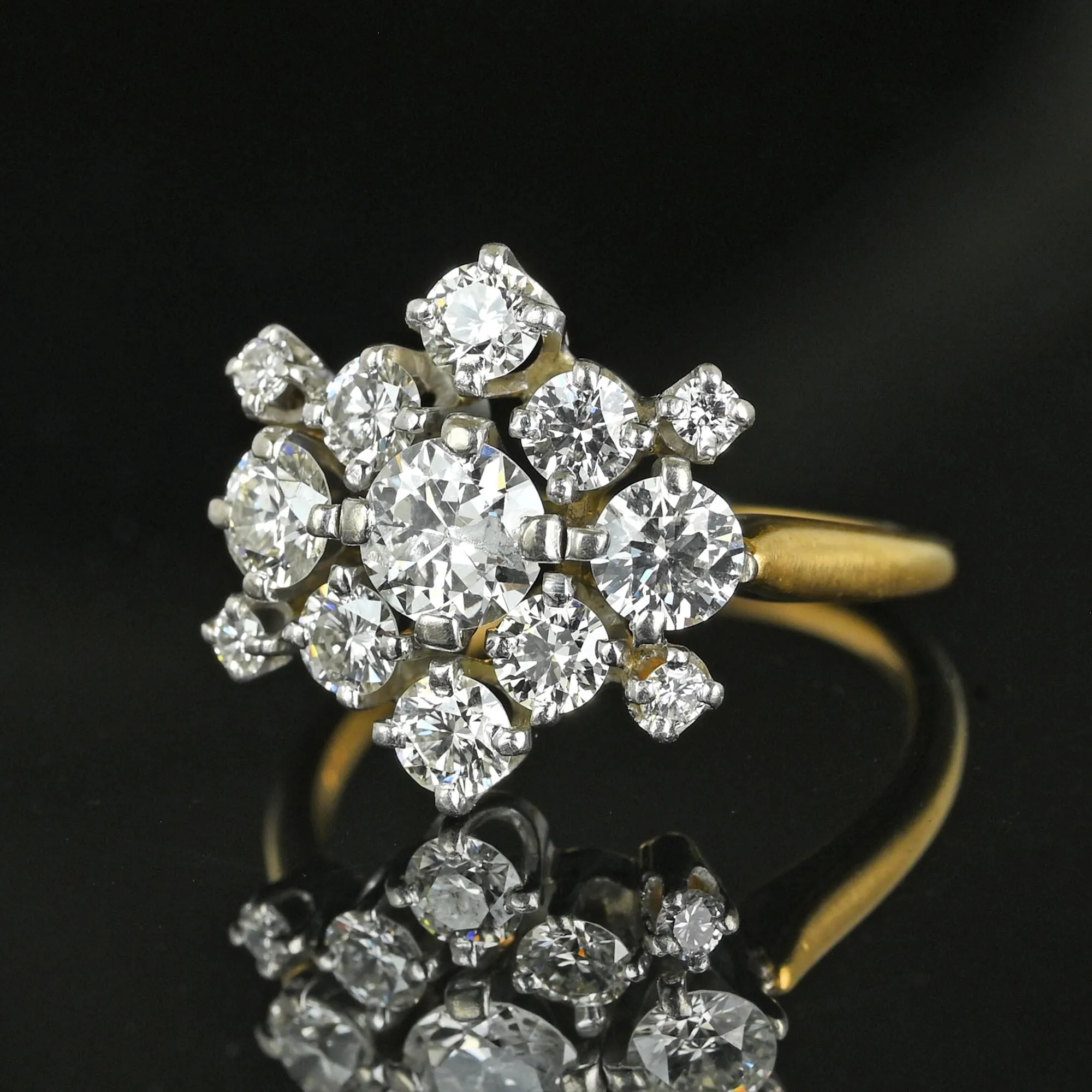 Exquisite Retro 18K Gold Diamond Cluster Ring