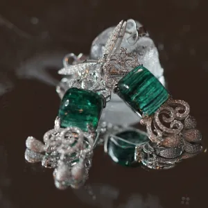 INFINITY - 18K White Gold and Green Emerald Diamond Earring