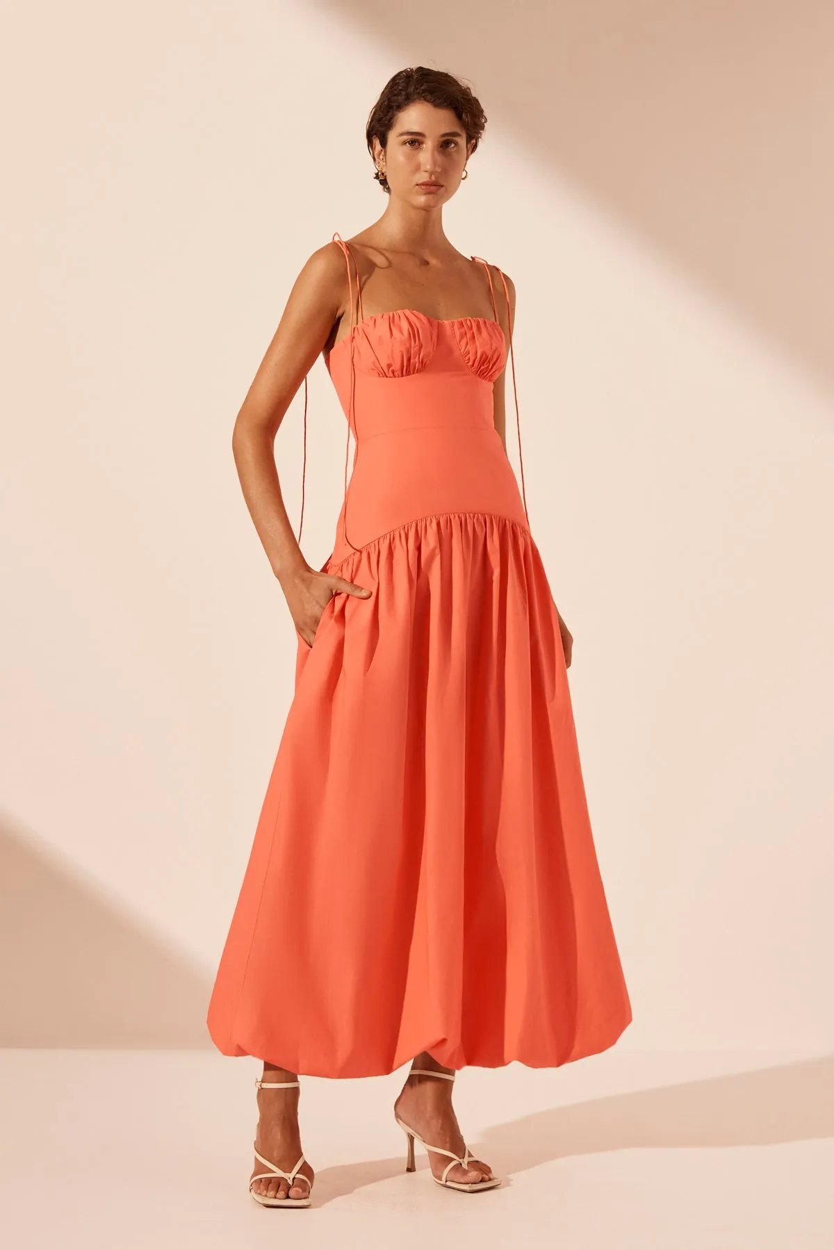 MAIORI GATHERED BUBBLE MIDI DRESS - CORAL