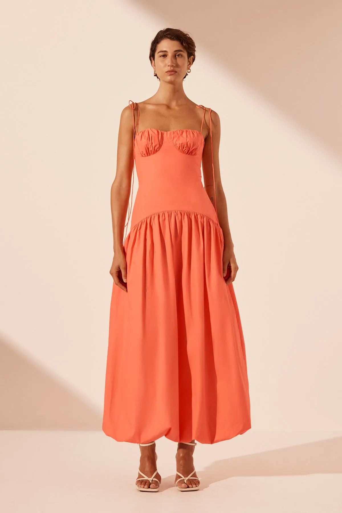 MAIORI GATHERED BUBBLE MIDI DRESS - CORAL