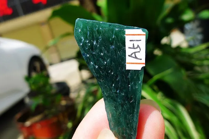 Natural Jade Rough Jadeite Raw (10.6g,3.65X2.1X0.8cm)