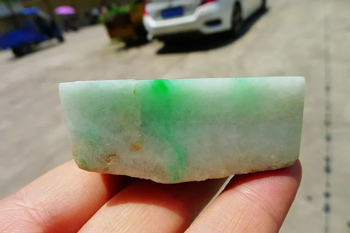 Natural Jade Rough Jadeite Raw (126g,5.1X3.8X2.4cm)