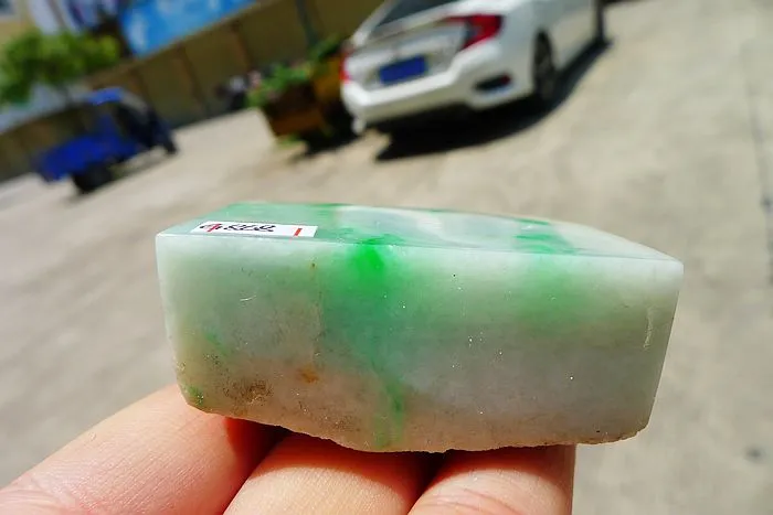 Natural Jade Rough Jadeite Raw (126g,5.1X3.8X2.4cm)