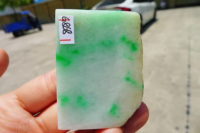 Natural Jade Rough Jadeite Raw (126g,5.1X3.8X2.4cm)