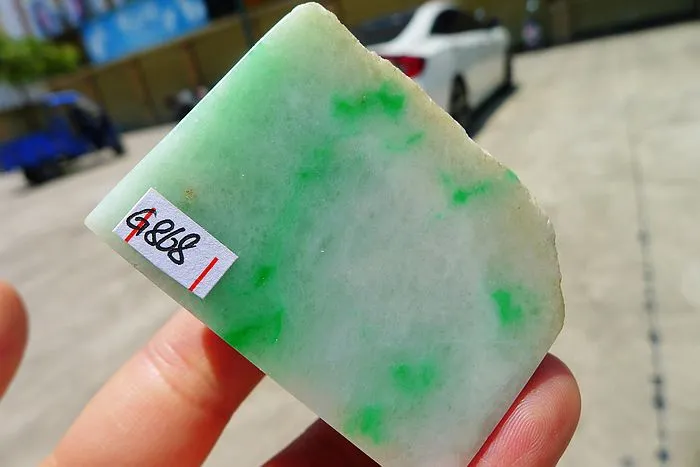 Natural Jade Rough Jadeite Raw (126g,5.1X3.8X2.4cm)