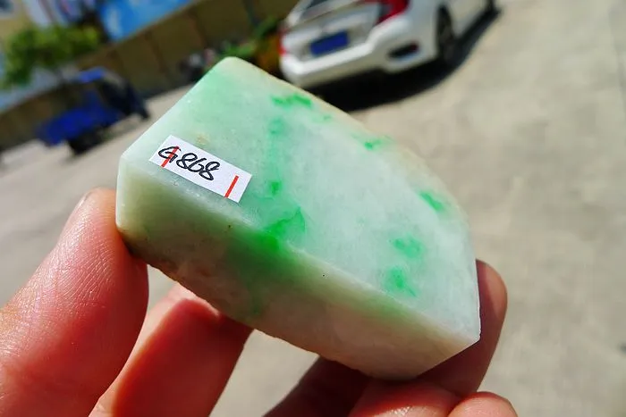 Natural Jade Rough Jadeite Raw (126g,5.1X3.8X2.4cm)