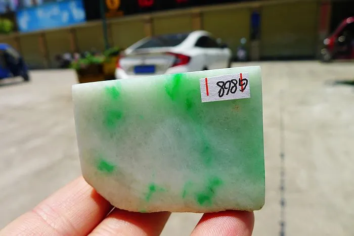 Natural Jade Rough Jadeite Raw (126g,5.1X3.8X2.4cm)