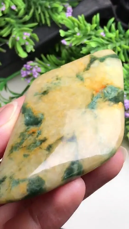 Natural Jade Rough Jadeite Raw (61g,5.8X4.4X0.94cm)-V4018