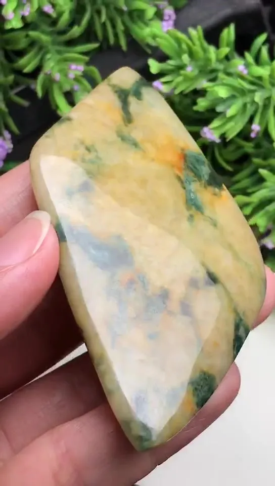 Natural Jade Rough Jadeite Raw (61g,5.8X4.4X0.94cm)-V4018