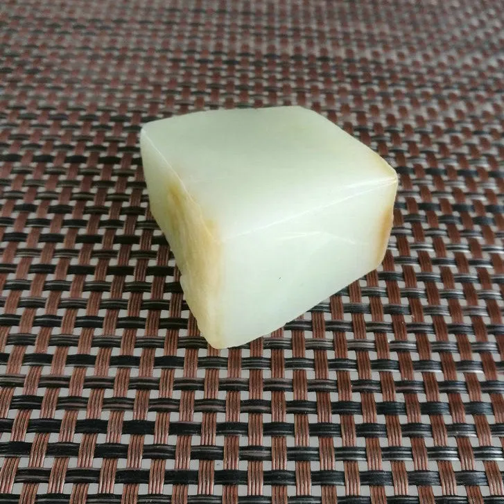 Natural Kunlun Jade Rough Nephrite Raw (102g,4.3X4X2.5cm)