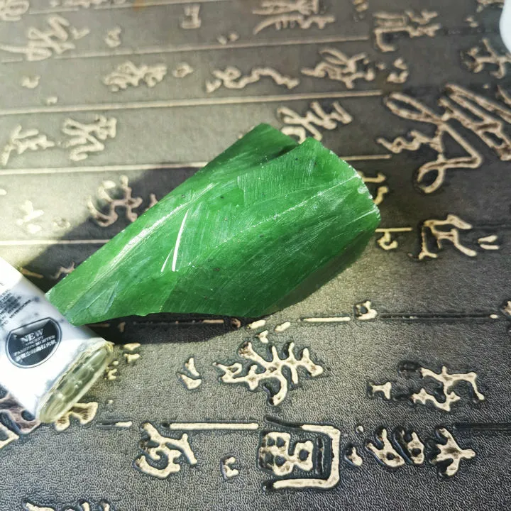 Natural Kunlun Jade Rough Nephrite Raw (145g, 6.5X4X3cm)