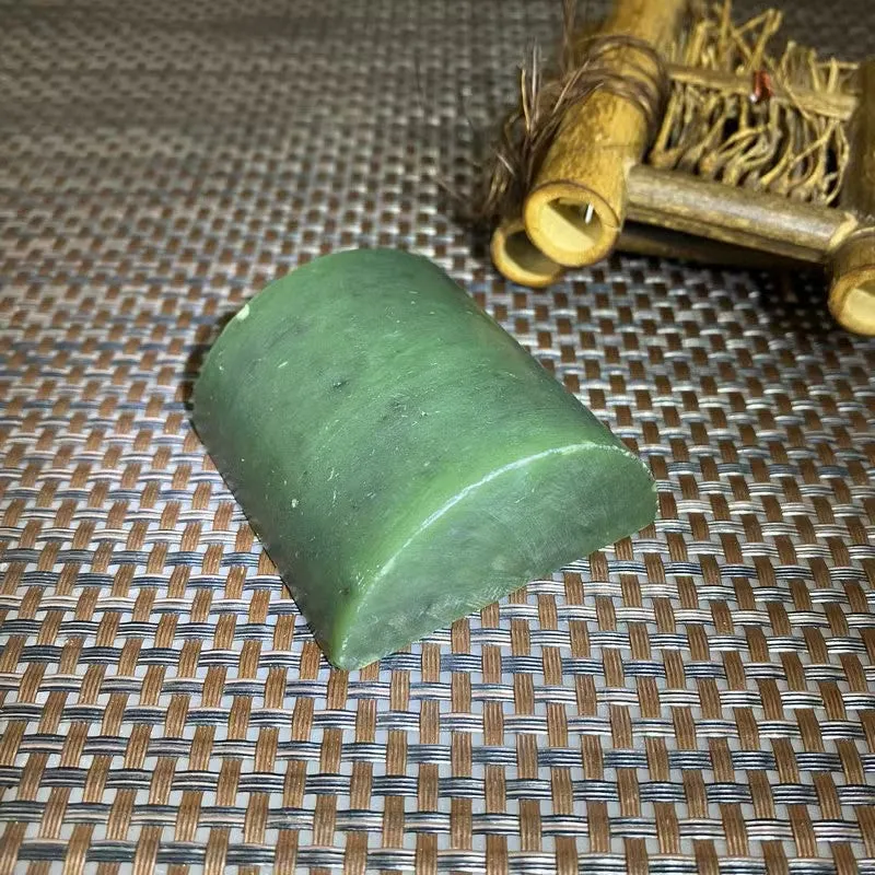 Natural Kunlun Jade Rough Nephrite Raw (182g,5.5X5.4X2.5cm)