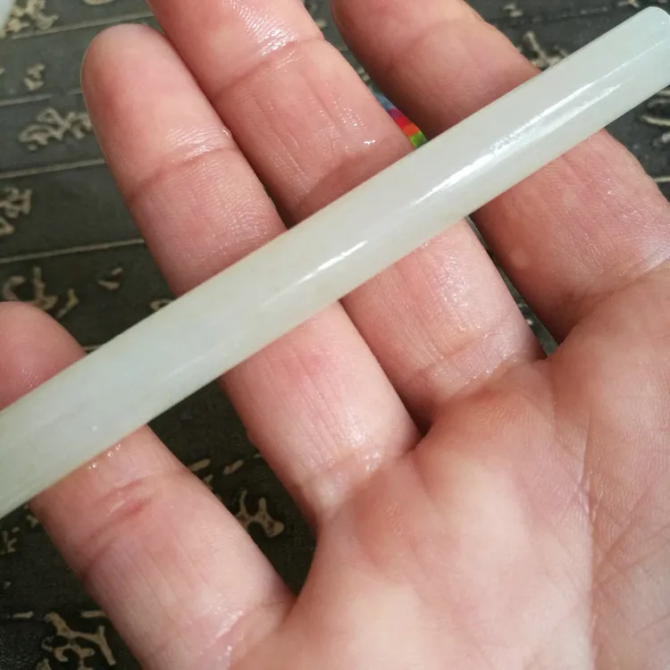 Natural Kunlun Jade Rough Nephrite Raw (21g, 11.5X0.9cm)