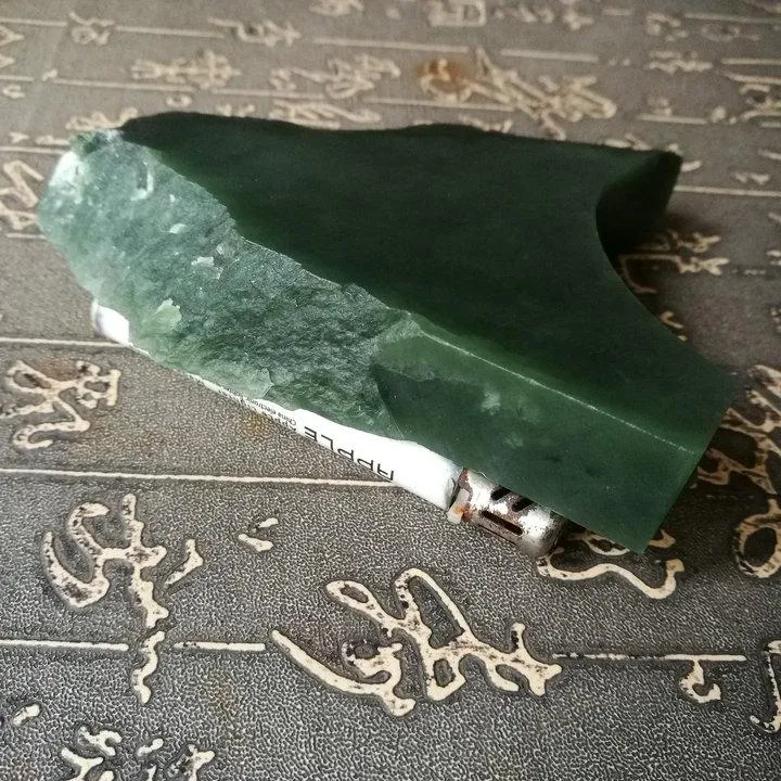 Natural Kunlun Jade Rough Nephrite Raw (298g, 11X7X2cm)