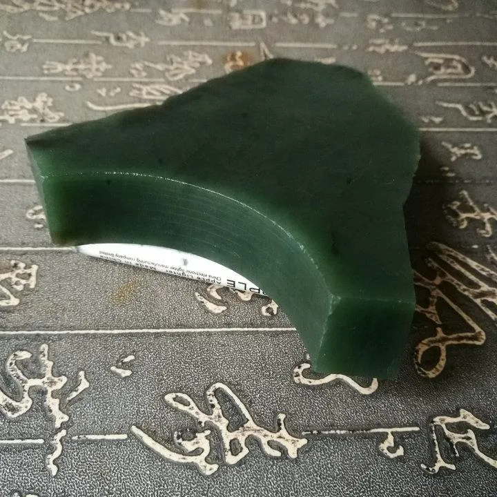 Natural Kunlun Jade Rough Nephrite Raw (298g, 11X7X2cm)