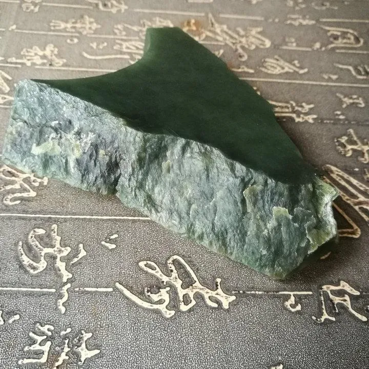 Natural Kunlun Jade Rough Nephrite Raw (298g, 11X7X2cm)