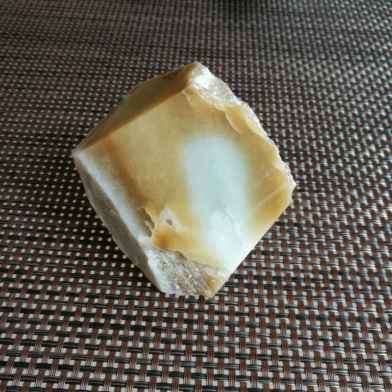 Natural Kunlun Jade Rough Nephrite Raw (524g, 7X6X3.5cm)