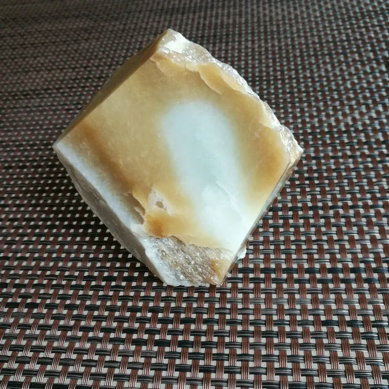 Natural Kunlun Jade Rough Nephrite Raw (524g, 7X6X3.5cm)