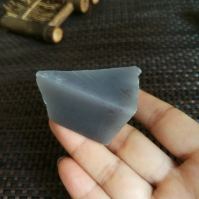 Natural Kunlun Jade Rough Nephrite Raw (5X4.5X2.3cm)