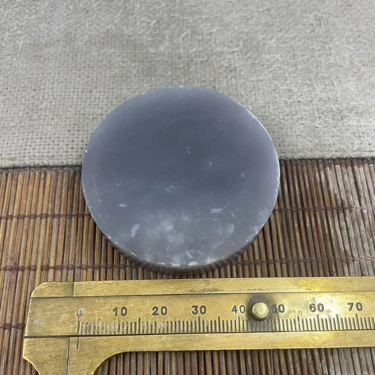 Natural Kunlun Jade Rough Nephrite Raw (77g,\ cm)