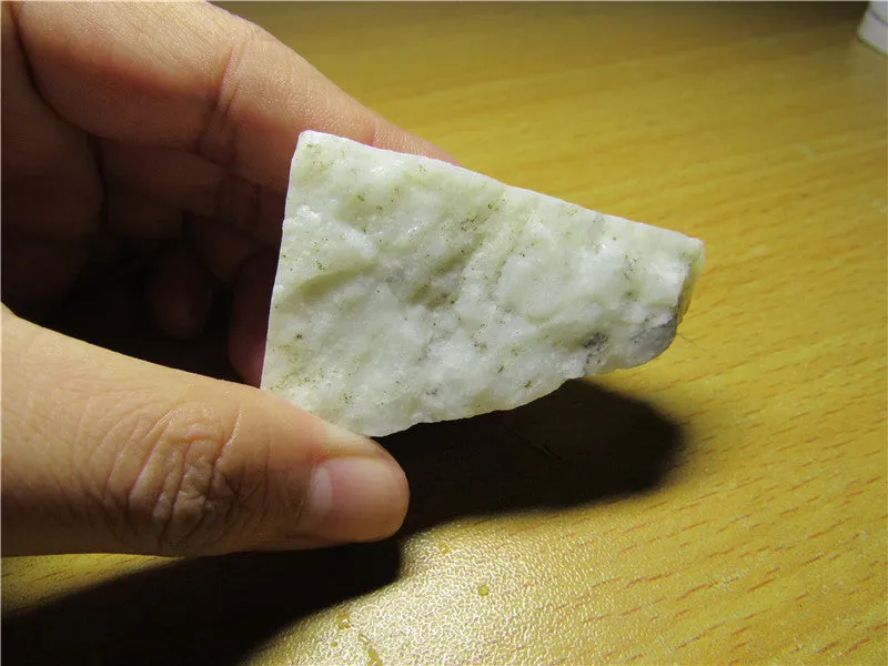 Natural Kunlun Jade Rough Nephrite Raw (79.04g, 54X29X34mm)