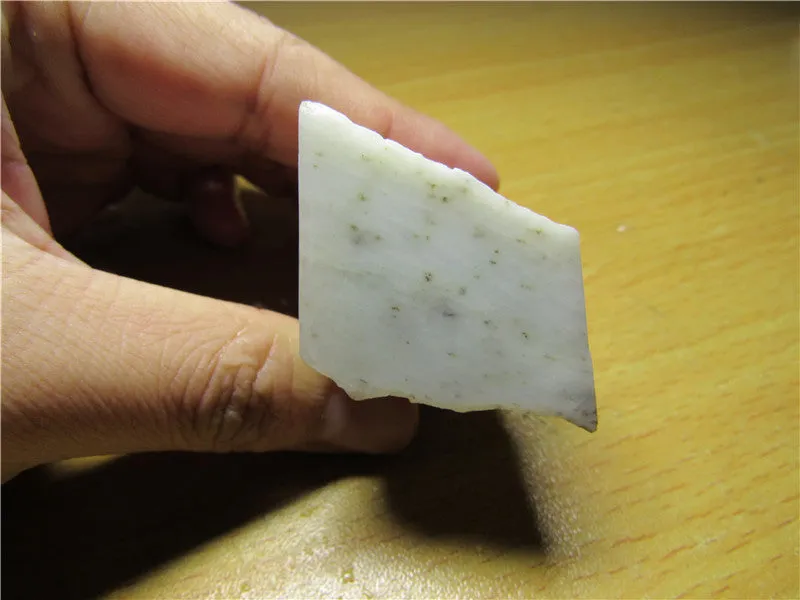 Natural Kunlun Jade Rough Nephrite Raw (79.04g, 54X29X34mm)