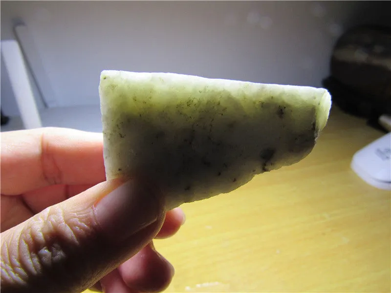 Natural Kunlun Jade Rough Nephrite Raw (79.04g, 54X29X34mm)