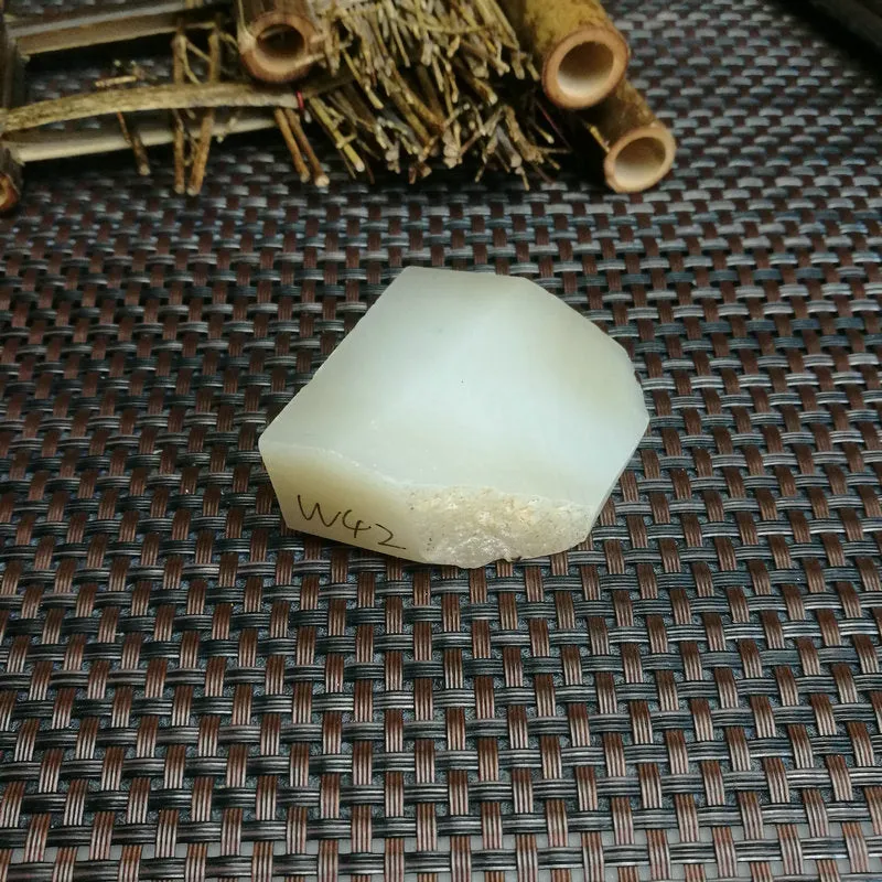 Natural Kunlun Jade Rough Nephrite Raw (92g,5.5X4.9X2.4cm)