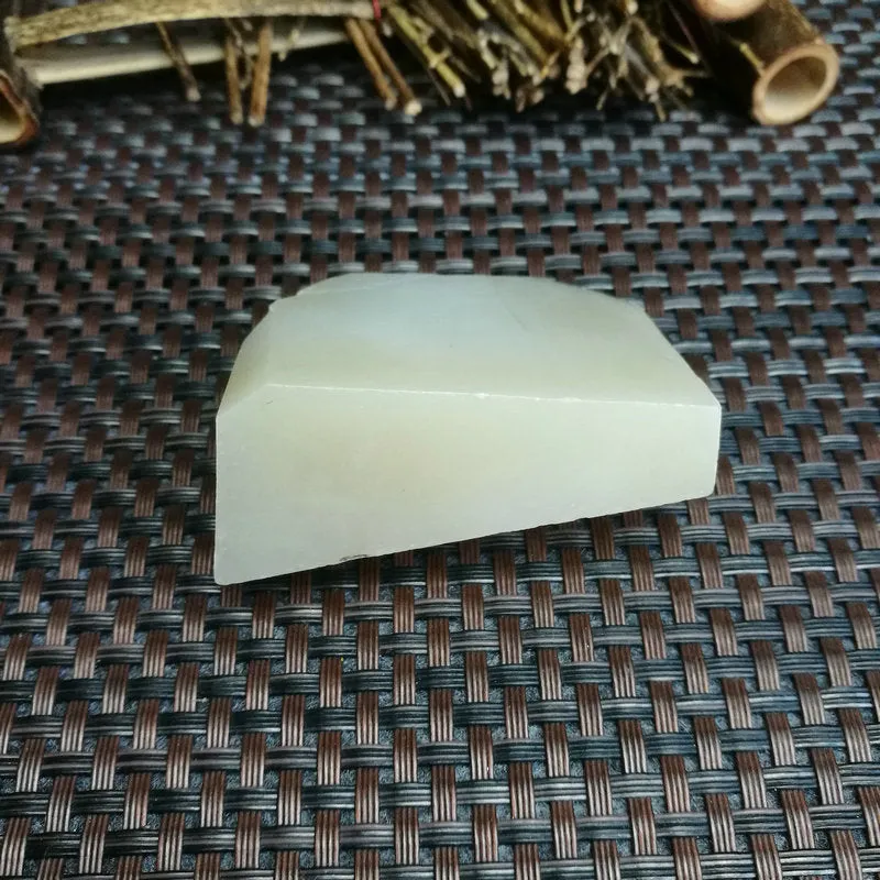 Natural Kunlun Jade Rough Nephrite Raw (92g,5.5X4.9X2.4cm)