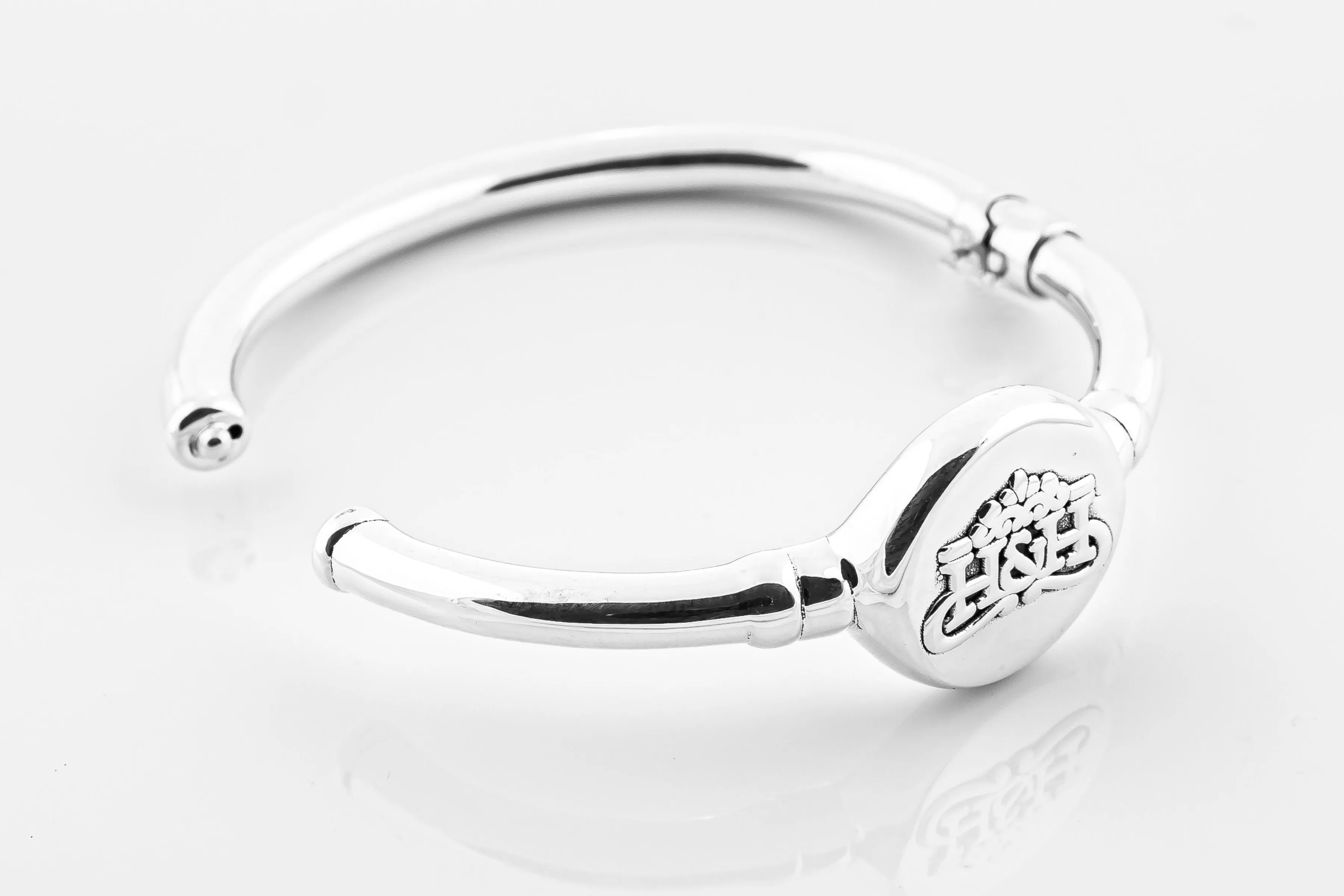 SS22 H&H Logo Hinged Bangle