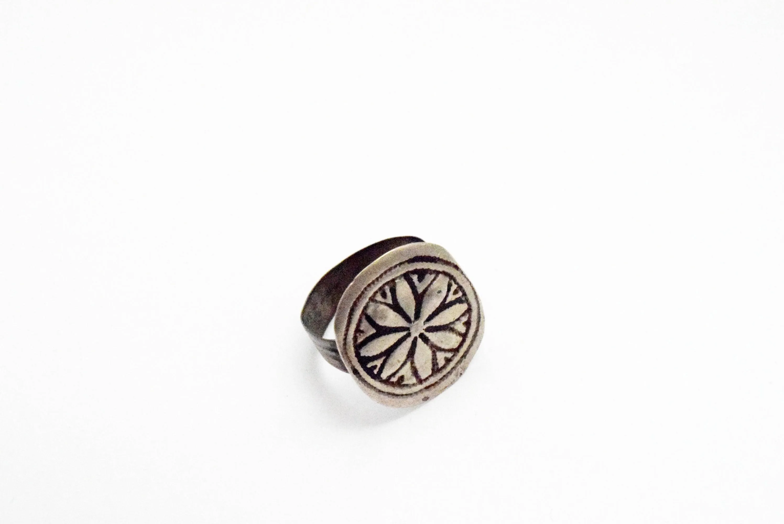 Vintage Round Silver and Niello Moroccan Ring